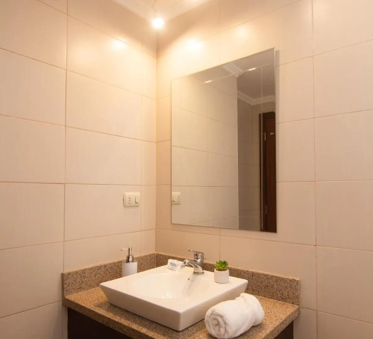 Suite 206, Riverfront, Vista Al Rio, Puerto Santa Ana, Γκουαγιακίλ