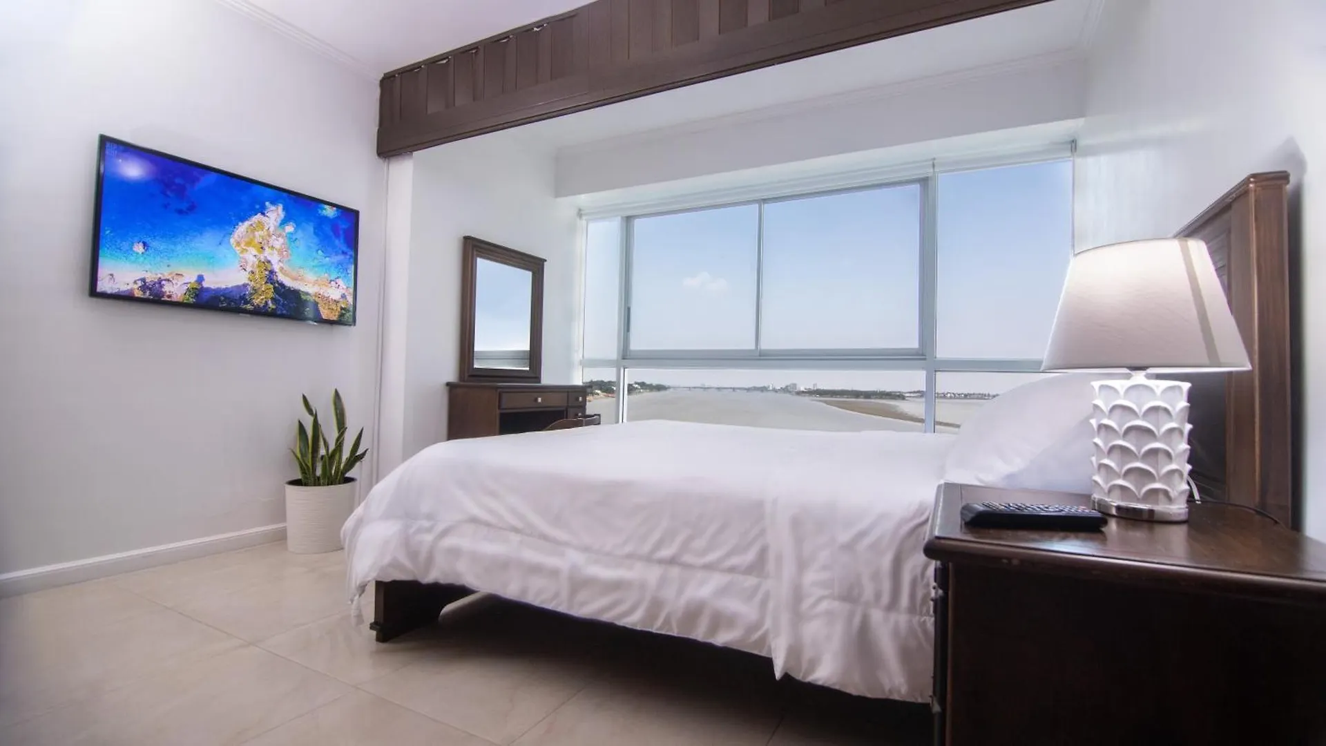 Suite 206, Riverfront, Vista Al Rio, Puerto Santa Ana, Γκουαγιακίλ
