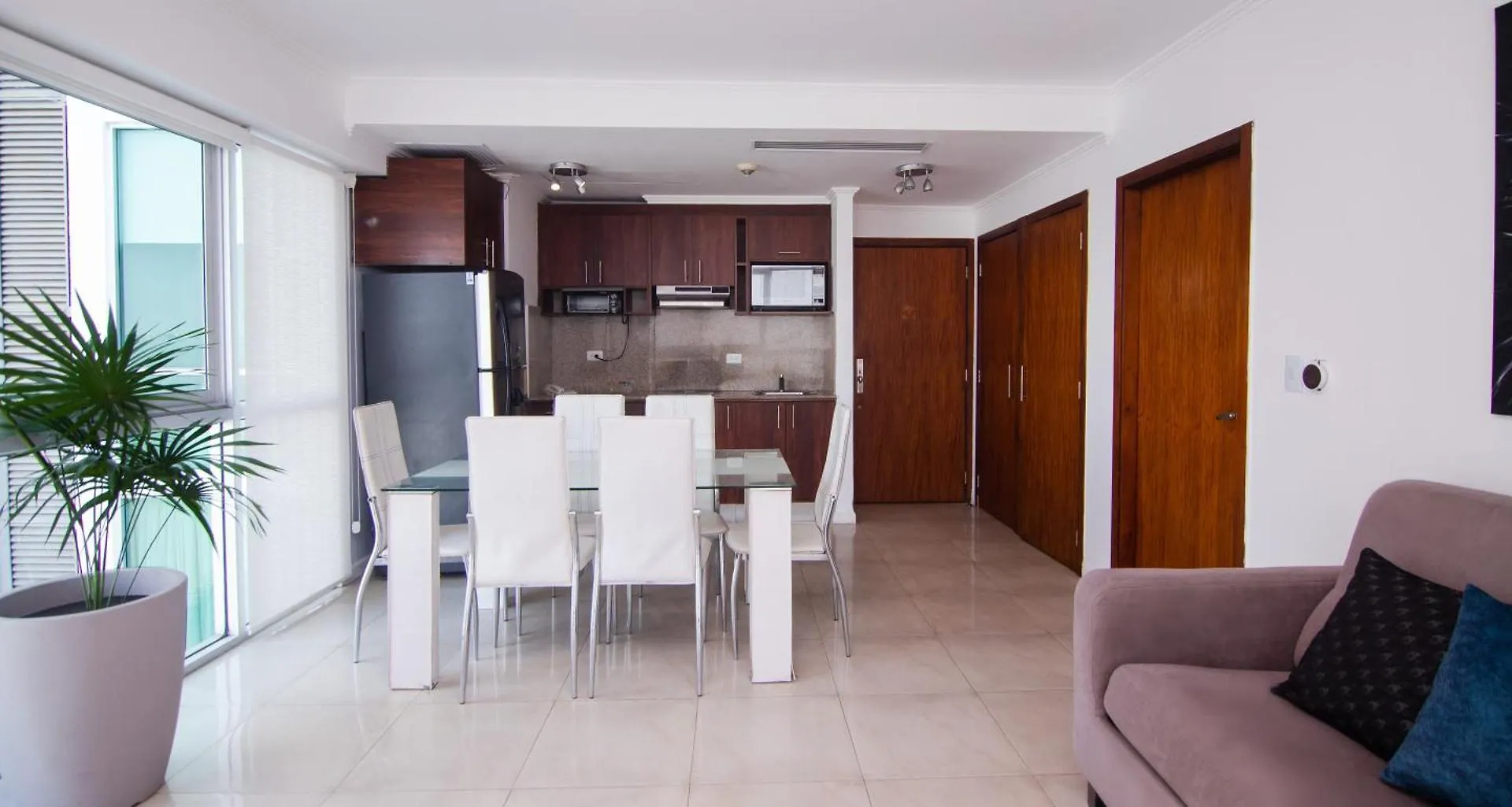 Suite 206, Riverfront, Vista Al Rio, Puerto Santa Ana, Γκουαγιακίλ 0*,  Ισημερινός
